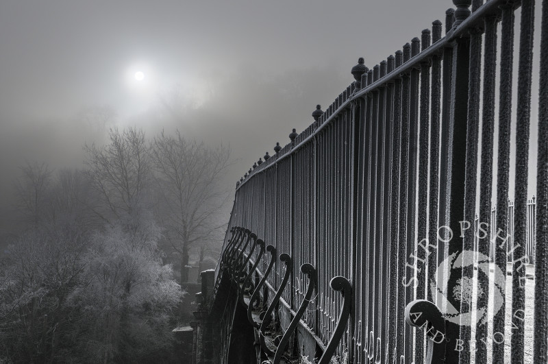 The Iron Bridge on a foggy winter's morning, Ironbridge, Shropshire, England.