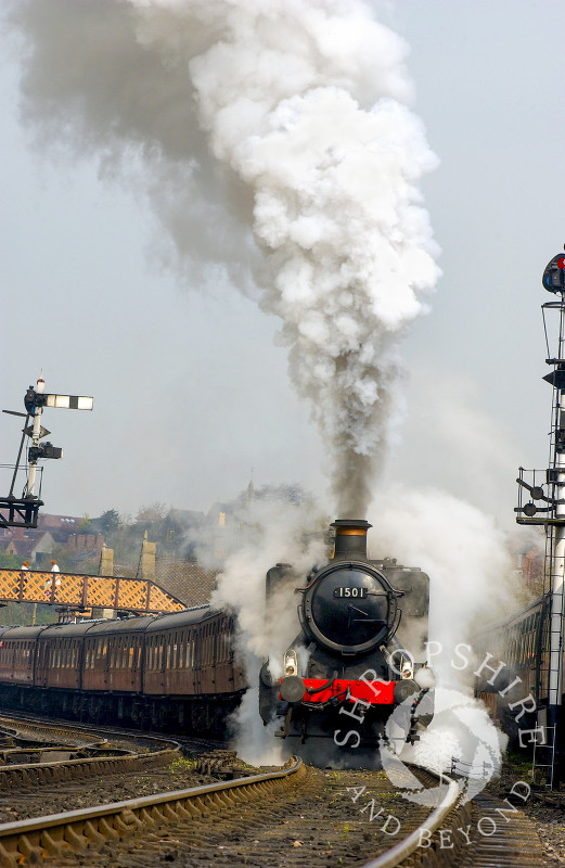 A GWR 1500 Class locomotive steams out of Bridgnorth Station, Severn Valley Railway, Shropshire.