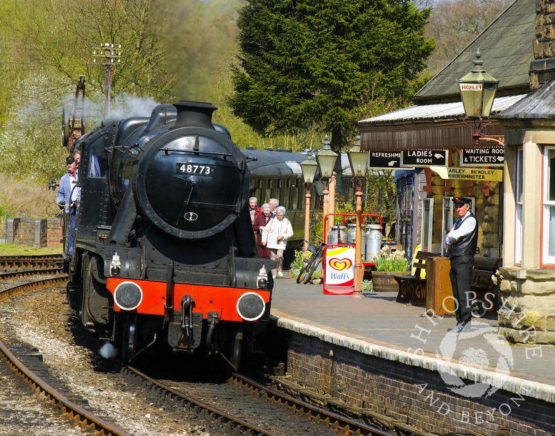 Steam locomotive LMS Stanier Class 8F 48773 pulls into Highley Station, Severn Valley Railway, Shropshire, England.