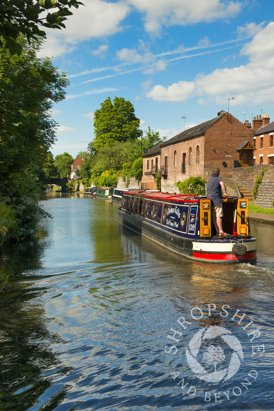 A narrowboat on the Staffordshire and Worcestershire Canal at Stourport-on-Severn, Worcestershire, England.