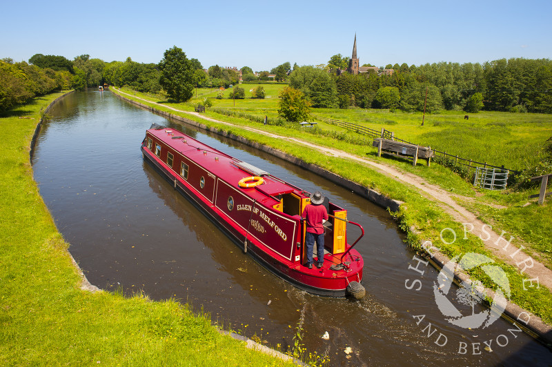 A narrowboat on the Shropshire Union Canal at Brewood, Staffordshire, England.