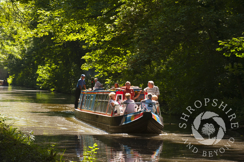 A narrowboat on the Shropshire Union Canal at Brewood, Staffordshire, England.