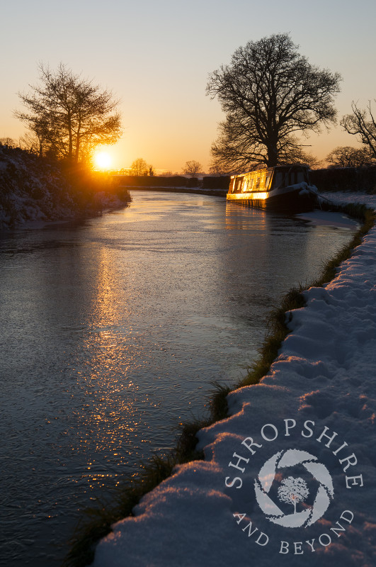 Winter sunset on the Llangollen Canal at Ellesmere, Shropshire, England.
