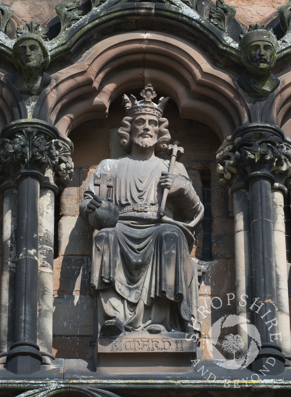 Statue of Richard II on the West Front of Lichfield Cathedral, Lichfield, Staffordshire, England.