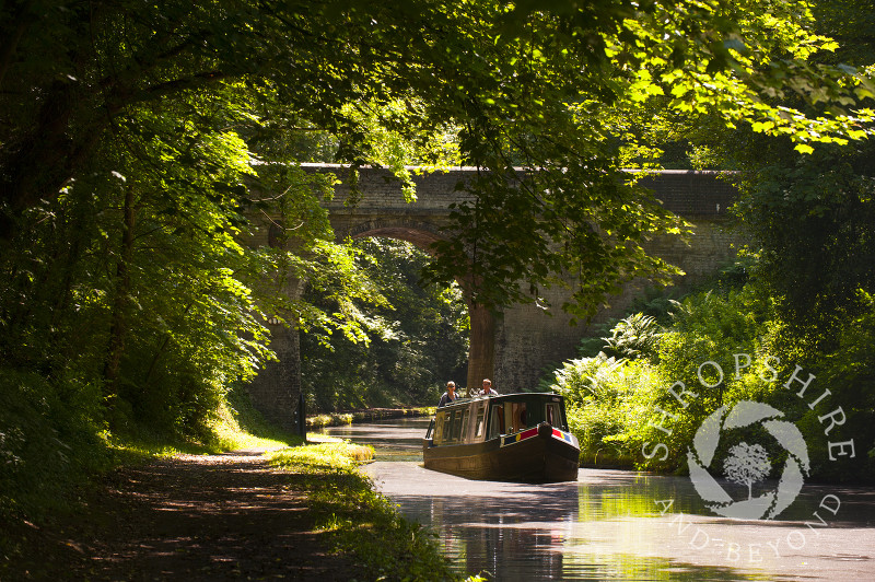 A narrowboat on the Shropshire Union Canal at Brewood, Staffordshire, England.