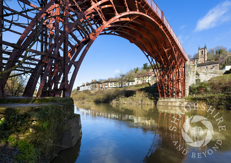 The Iron Bridge spanning the River Severn at Ironbridge, Shropshire.