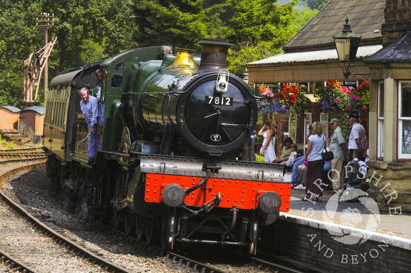 GWR 7800 class steam locomotive Erlestoke Manor pulls out of Highley Station, Severn Valley Railway, Shropshire. 