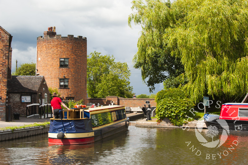 A narrowboat at Gailey Top Lock, Staffordshire, on the Staffordshire and Worcestershire Canal.