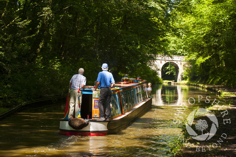 A narrowboat on the Shropshire Union Canal at Brewood, Staffordshire, England.