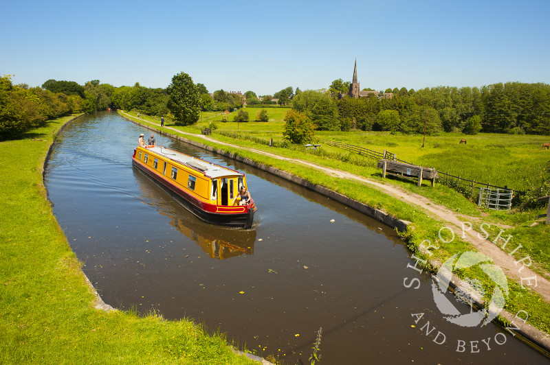 A narrowboat on the Shropshire Union Canal at Brewood, Staffordshire, England.