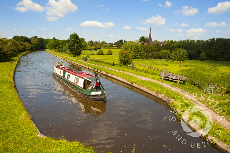 A narrowboat on the Shropshire Union Canal at Brewood, Staffordshire, England.